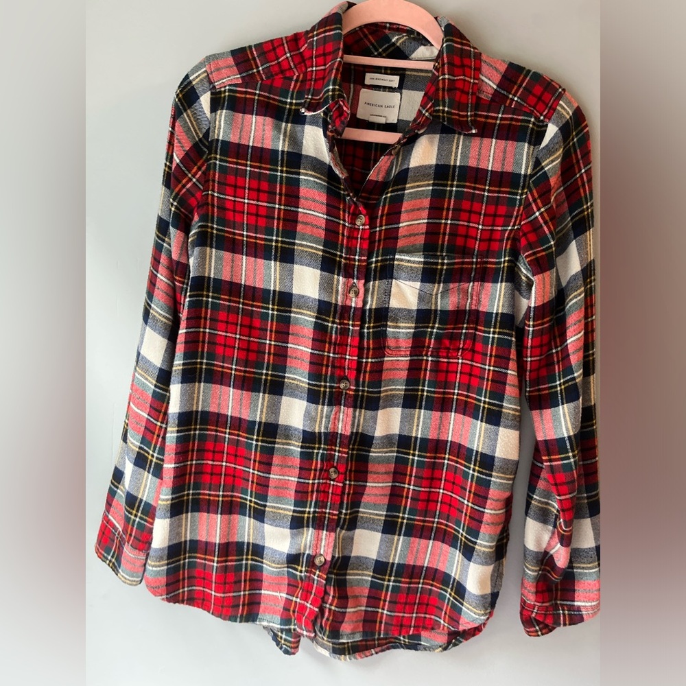 Women’s American Eagle red plaid flannel. Boyfriend fit size extra Small
